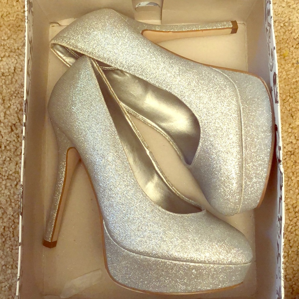 Brash Silver platform Heel 8w